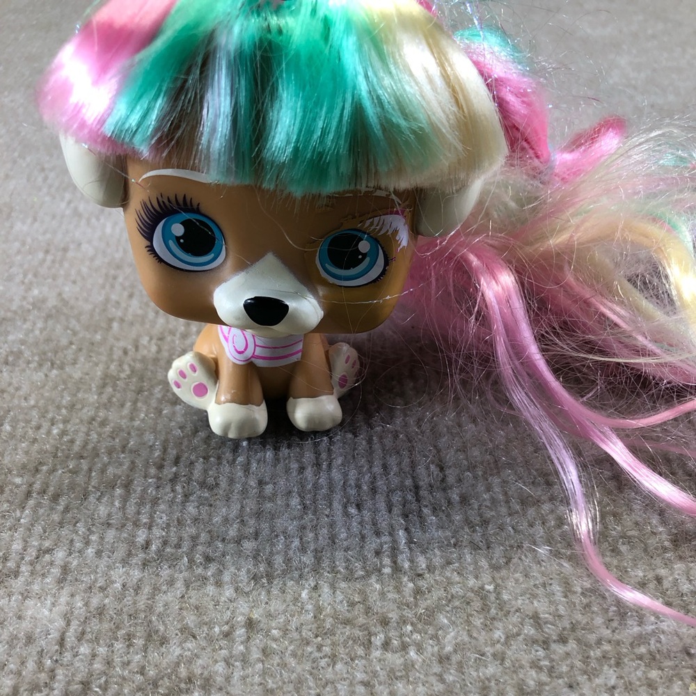 VIP pets color boost doll